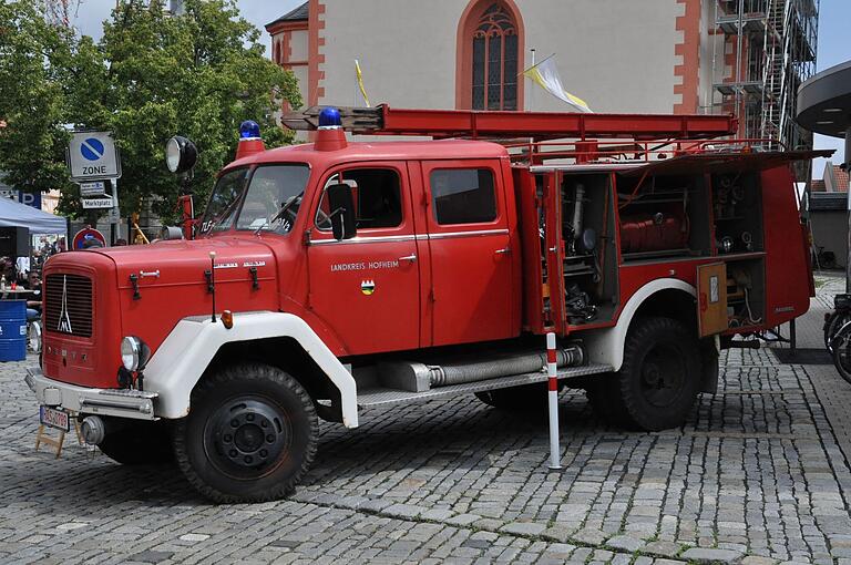 Ein Feuerwehrauto, das bereits im Landkreis Hofheim vor über 50 Jahren im Einsatz war.