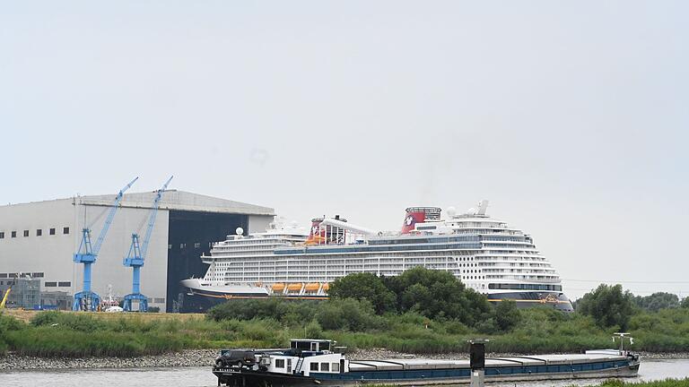 Meyer Werft       -  Die traditionsreiche Meyer Werft braucht dringend Geld, um eine Insolvenz zu verhindern. (Archivbild)