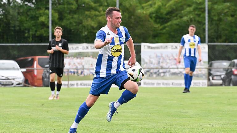 In der Kreisliga hat Christopher Schmitt (Archivbild von Juli 2024) schon neun Treffer für die DJK Salz/Mühlbach erzielt. Nun gelangen dem Torjäger sechs Treffer in einem A-Klasse-Spiel.