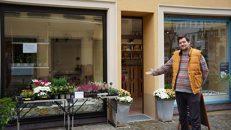 Philipp Schneider hat in der Haßfurter Innenstadt seinen Laden, &quot;Herr Schneider Genusskontor&quot;, eröffnet.