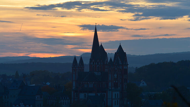 Sexueller Missbrauch: Im Bistum Limburg (im Bild der Dom) wurden jetzt schwere Fehler eingeräumt. Beide Fälle haben einen Bezug nach Würzburg.&nbsp;