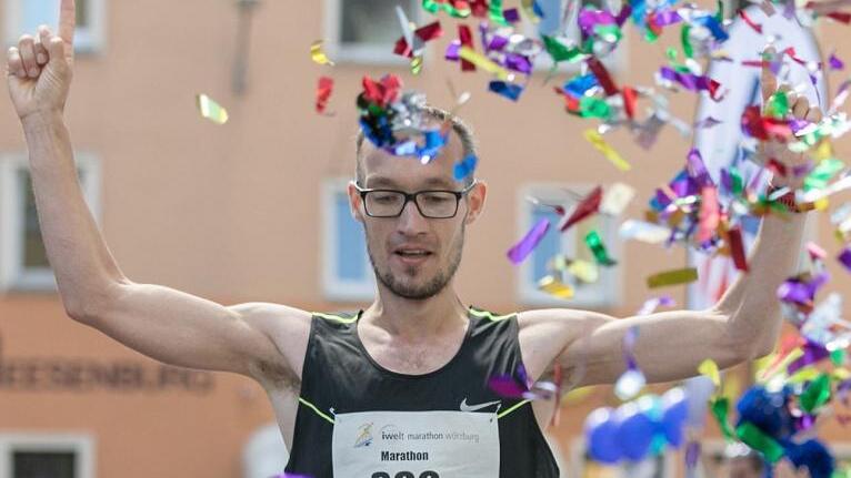 Marathon-Sieger Andre Ziegertund . . .