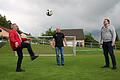 Die DJK will am Ball bleiben, auch wenn es keinen aktiven Fußballspielbetrieb mehr im Dorf gibt (von links: Ludwig Schmöger, Michael Kastl und Manuel Schneider). Erhalten bleibt auch das Rasenspielfeld am Sportplatz. Heike Beudert       -  Die DJK will am Ball bleiben, auch wenn es keinen aktiven Fußballspielbetrieb mehr im Dorf gibt (von links: Ludwig Schmöger, Michael Kastl und Manuel Schneider). Erhalten bleibt auch das Rasenspielfeld am Sportplatz. Heike Beudert