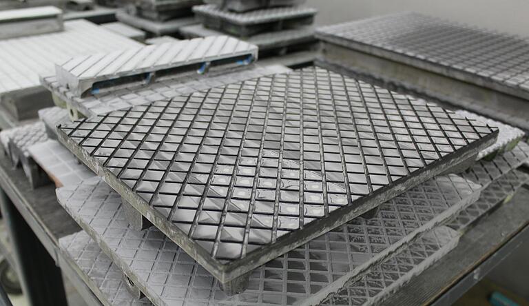 Die Läpp-Platten haben unterschiedliche Größen und Körnungen. Die Läpp-Platten haben unterschiedliche Größen und Körnungen.