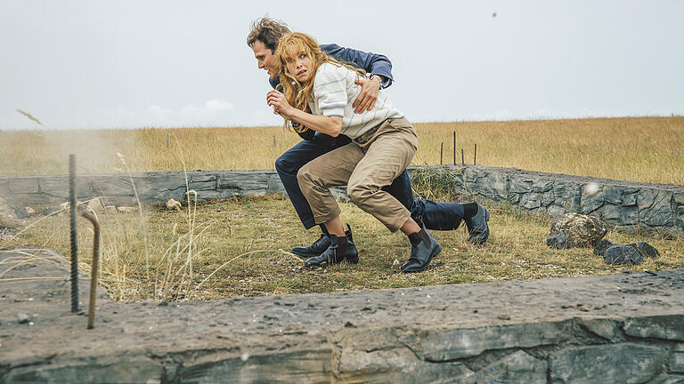 In den Ruinen der abgebrannten Hütte wird auf Felix Voss (Fabian Hinrichs) und Tonis Schwester Eva Hentschel (Sina Martens) geschossen.&nbsp;