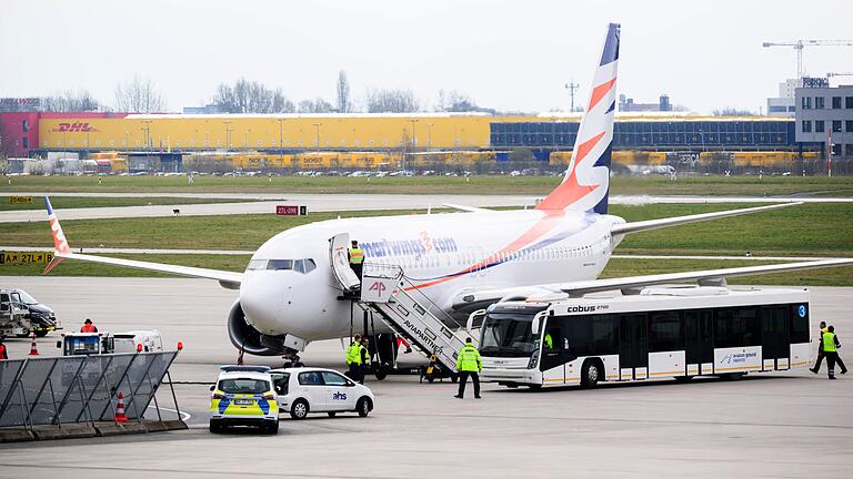 Charterflug aus Islamabad       -  Ende März kamen 174 Afghaninnen und Afghanen mit einem Charterflug in Hannover an. (Archivbild)