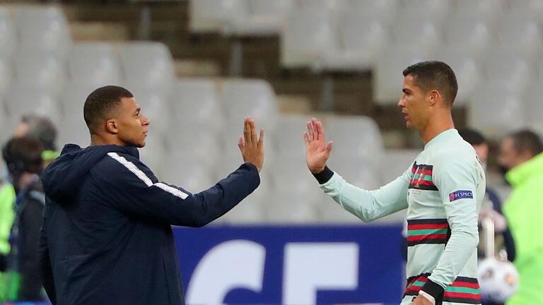 Frankreich - Portugal       -  Treffen im EM-Viertelfinale aufeinander: Frankreichs Kylian Mbappé (l) und Portugals Cristiano Ronaldo.