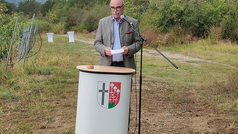 Präsident des fränkischen Weinbauverbandes Artur Steinmann bei der Eröffnungsrede der Weinlese - Präsident des fränkischen Weinbauverbandes Artur Steinmann bei der Eröffnungsrede der Weinlese Präsident des fränkischen Weinbauverbandes Artur Steinmann bei der Eröffnungsrede der Weinlese - Präsident des fränkischen Weinbauverbandes Artur Steinmann bei der Eröffnungsrede der Weinlese