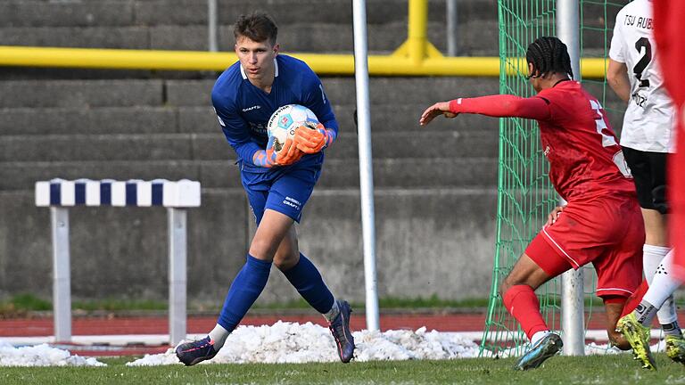 Vladyslav Vertiei stand am Samstag überraschend erstmals seit dem dritten Spieltag wieder im Tor des TSV Aubstadt.