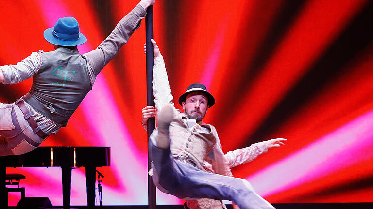 Varietéfestival: Die zweite Show heißt Ermutigung       -  Sennfeld, Sport- und Freizeitanlage, 16.05.2023, Varietéfestival: Die zweite Show heißt Ermutigung