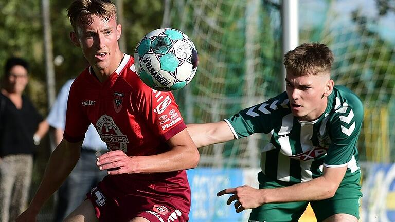 Das Nachsehen hatten Julius Landeck (rechts) und der TSV Großbardorf bei der enttäuschenden 1:3-Heimniederlage gegen den ASV Neumarkt (Elias Meyer). Das Nachsehen hatten Julius Landeck (rechts) und der TSV Großbardorf bei der enttäuschenden 1:3-Heimniederlage gegen den ASV Neumarkt (Elias Meyer).
