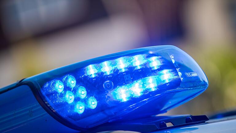 Blaulicht.jpeg       -  15 Autos und ein Lkw waren an dem Unfall in Nordrhein-Westfalen beteiligt.