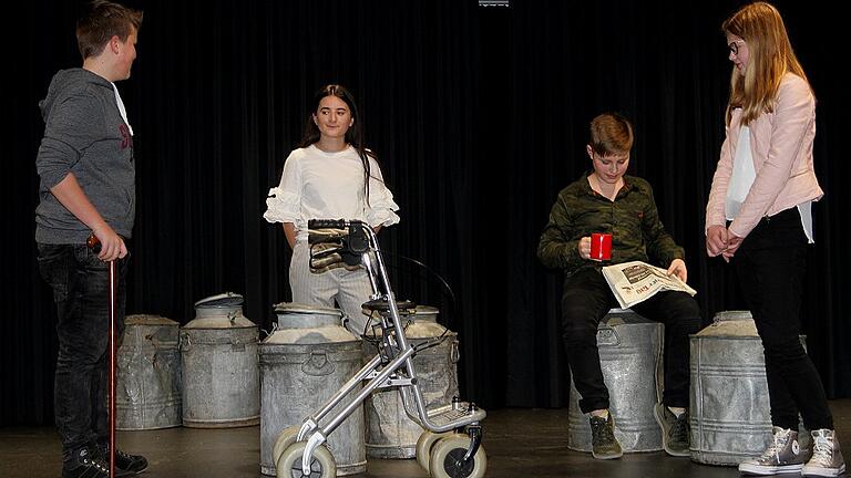 Die Szene mit dem &bdquo;älteren Herrn Schmitt&ldquo;, der mit seinem Rollator aus dem Altersheim verschwand.