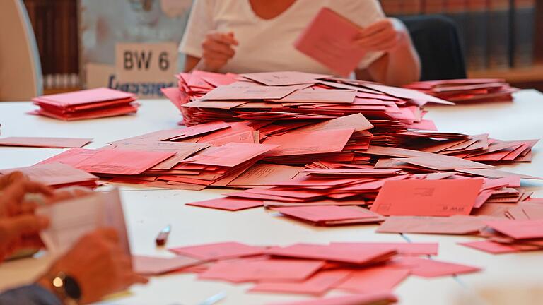 Immer mehr Menschen beantragen Briefwahl. So wird immer mehr unterstützendes Personal in den Wahlbrieflokalen gebraucht (Symbolfoto).