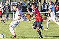 Feierte einen gelungenen Einstand in Schwebenried, auch wenn er den Kahler Dominik Witzel hier regelwidrig zu bremsen versucht: FC 05-Trainer Tobias Strobl (rechts).