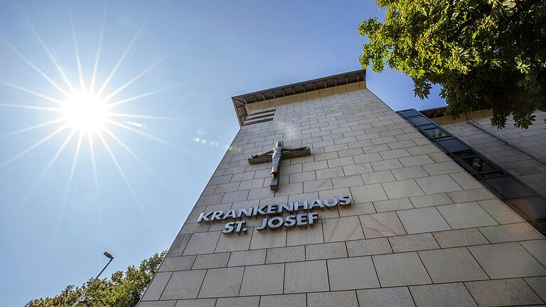 Wie lange strahlt die Sonne noch über dem Krankenhaus St. Josef in Schweinfurt? Bis zum Jahresende sei der Betrieb uneingeschränkt gesichert, heißt es von der Kongregation der Erlöserschwestern.