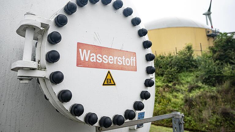 Ein Wasserstoff-Tank bei einem Kraftwerk in Brandenburg. Die geplanten Projekte im Raum Schweinfurt kommen bisher nicht zustande, da die Förderanträge nicht bewilligt wurden.