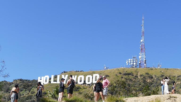 Hollywood-Hügel in Los Angeles       -  In der Millionenmetrople Los Angeles konnte man das Beben spüren. (Archivbild)