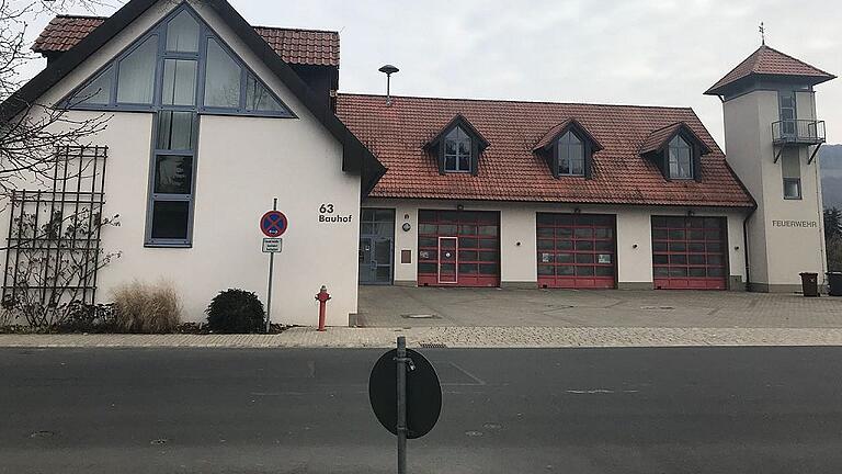 Das Gemeindezentrum in Erlabrunn mit Bauhof. Die Kündigung des Bauhofleiters nach dem aufsehenerregenden &bdquo;Erlabrunn-Prozess&ldquo; wurde nun außergerichtlich bestätigt.