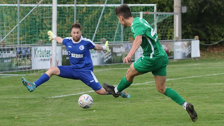 Matthias Wächter (rechts) erzielt das zweite Tor für den TSV Abtswind. Die Abtswinder gewannen ihr Heimspiel in der Fußball-Bayernliga Nord gegen den SC Eltersdorf. Matthias Wächter (rechts) erzielt das zweite Tor für den TSV Abtswind. Die Abtswinder gewannen ihr Heimspiel in der Fußball-Bayernliga Nord gegen den SC Eltersdorf.