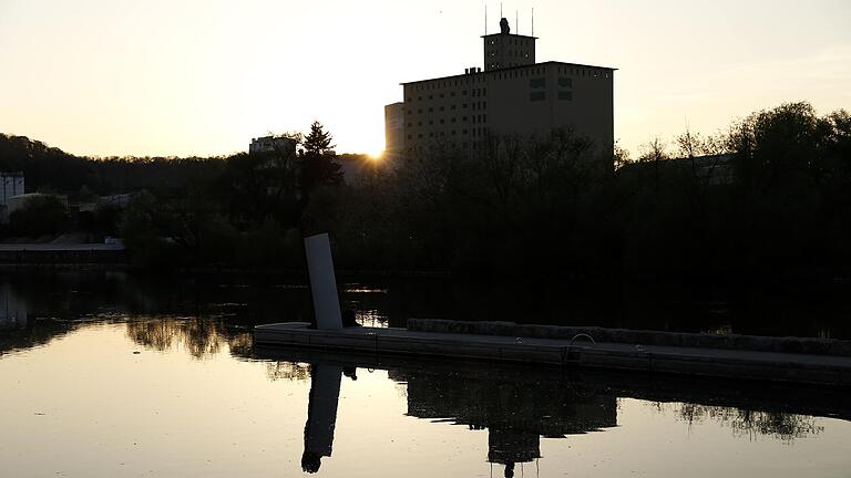 Im Industriegebiet 'Neuer Hafen' wurde ein verdächtiger Gegenstand gefunden.