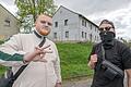 Der Rapper Stoff.616 (links) und ein Freund aus Bad Neustadt vor der Kulisse seines ersten Musikvideos.