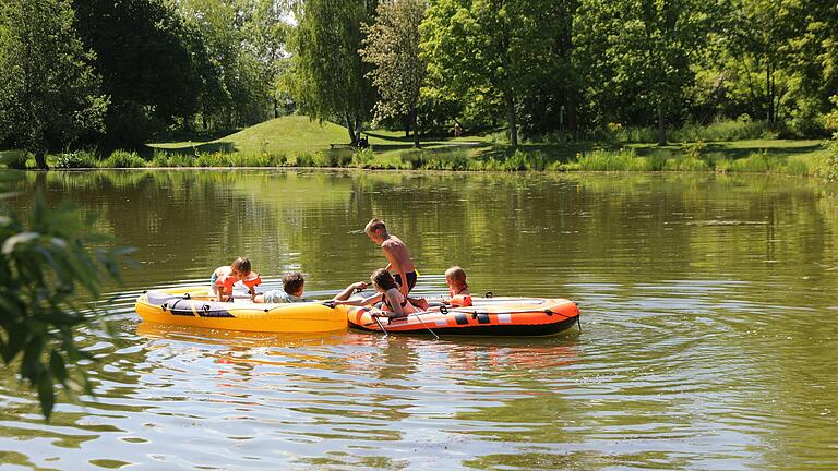 Der Naturbadesee in Arnstein ist ein beliebtes Freizeitziel. Der Naturbadesee in Arnstein ist ein beliebtes Freizeitziel.