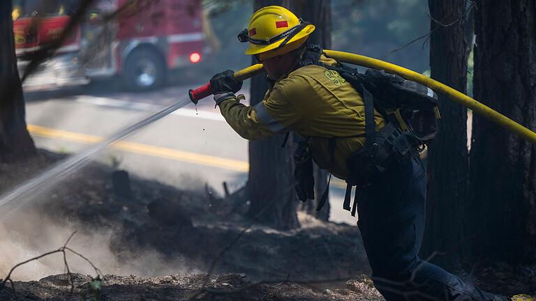 Waldbrände in den USA - Kalifornien - Das Park Fire erfasst eine Fläche von mehr als 1.560 Quadratkilometern. Waldbrände in den USA - Kalifornien - Das Park Fire erfasst eine Fläche von mehr als 1.560 Quadratkilometern.
