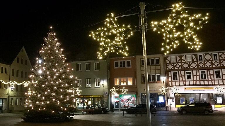 Die Weihnachtsbeleuchtung in Mellrichstadt soll trotz aller Energiespaßmaßnahmen auch in diesem Jahr leuchten, hat der Stadtrat beschlossen.