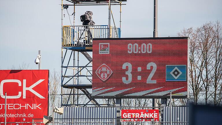 Das Dokument eines historischen Triumphs: die Würzburger Kickers besiegen den Hamburger SV 3:2.