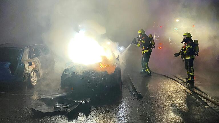 Tüchtig zu tun hatten die Feuerwehrleute in Gerolzhofen an Ostern. Selten erlebten sie eine so hohe Einsatzdichte wie an den Feiertagen. Auch ein Fahrzeugbrand in der Berliner Straße zählte dazu.