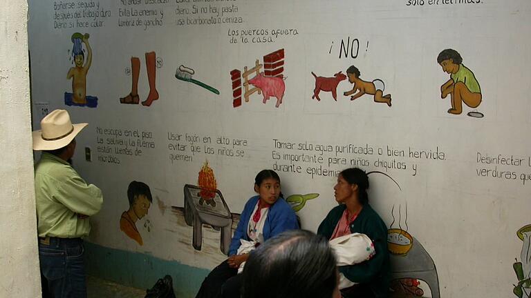 Unterweisung in die Hygiene: In der mit Sennfelder Spenden gebauten Gesundheitsstation in Palosolo in Mexiko gibt es Tipps in Wort und Bild. Unterweisung in die Hygiene: In der mit Sennfelder Spenden gebauten Gesundheitsstation in Palosolo in Mexiko gibt es Tipps in Wort und Bild.