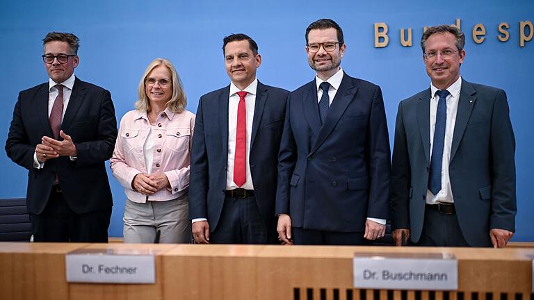 Pressekonferenz zur Stärkung des Bundesverfassungsgerichts       -  Sichtlich zufrieden hatten Vertreter von Ampel und Union im Sommer ihren gemeinsamen Vorschlag nach langen, vertraulichen Verhandlungen präsentiert. (Archivfoto)