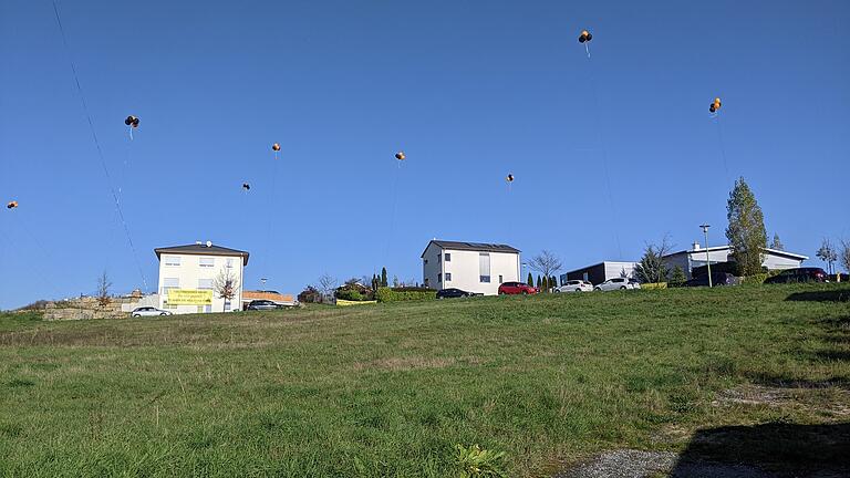 Die Anwohner fühlen sich von dem geplanten'Wahnsinnsbau' erdrückt.