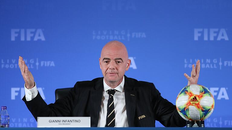 FIFA-Präsident Gianni Infantino       -  FIFA-Präsident Gianni Infantino wird im Dezember die nächsten WM-Gastgeber bekanntgeben.