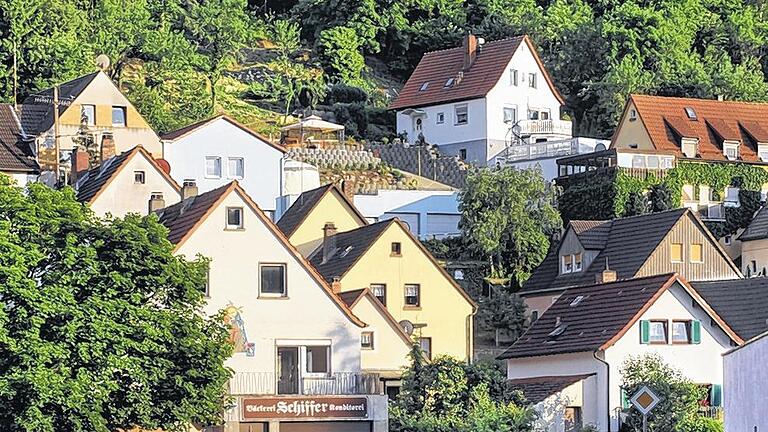 Typisch Dürrbachtal: Steile Hänge, die eine ganz besondere Siedlungsstruktur nötig machen.