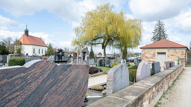 Einige Leistungen der Bestatter auf dem Friedhof in Gerolzhofen kosten ab dem neuen Jahr mehr.