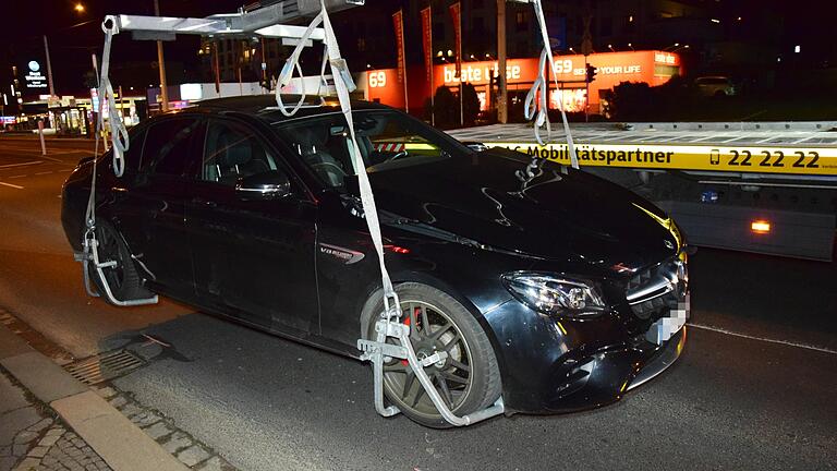 Nach dem Unfall in Heidingsfeld wurde der PS-starke Wagen beschlagnahmt.