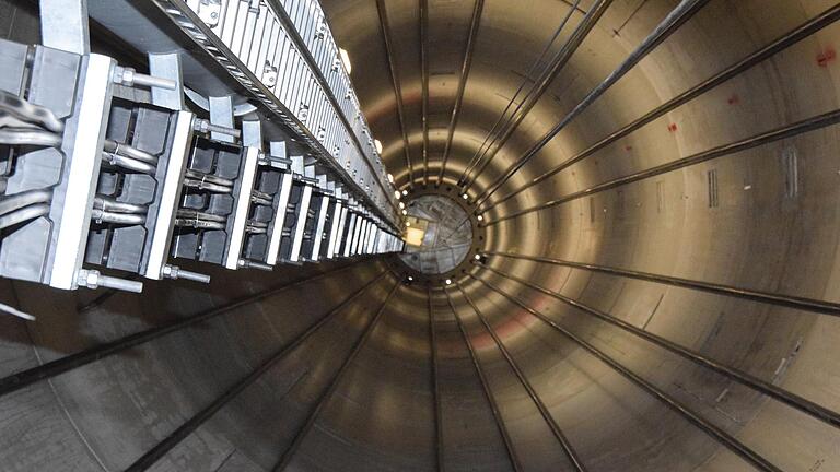 Ein Blick ins Innere der knapp 150 Meter hohen Türme.