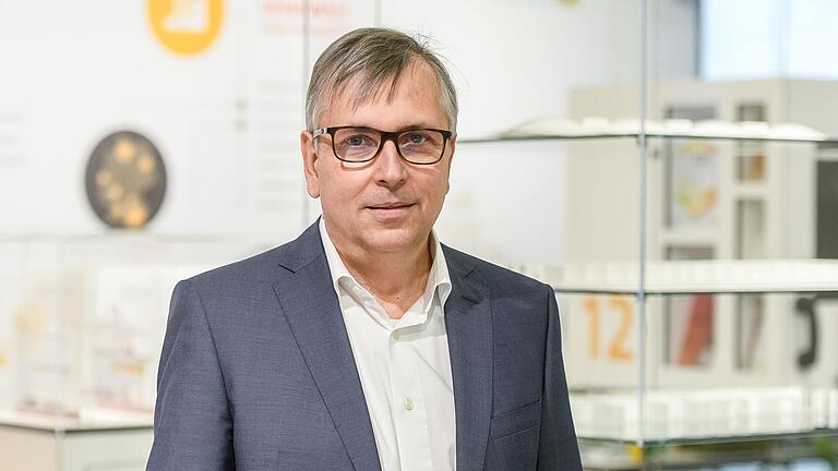 Sieht viele Möglichkeiten, dem Stromfresser Standby den Kampf anzusagen: Hans-Peter Ebert vom Zentrum für angewandte Energieforschung in Würzburg. Sieht viele Möglichkeiten, dem Stromfresser Standby den Kampf anzusagen: Hans-Peter Ebert vom Zentrum für angewandte Energieforschung in Würzburg.