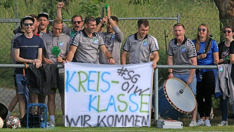 Angekommen in der Kreisklasse 2: Die Fans des SV-DJK Oberschwarzach/Wiebelsberg II können ihre Mannschaft in der kommenden Saison in einer der nur noch drei Kreisklasse anfeuern. Angekommen in der Kreisklasse 2: Die Fans des SV-DJK Oberschwarzach/Wiebelsberg II können ihre Mannschaft in der kommenden Saison in einer der nur noch drei Kreisklasse anfeuern.