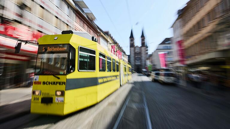 Viele Fragen zur Würzburger Straßenbahn: Wie viel Geld braucht die Linie 6 im nächsten Jahr? Wann fährt die Straba wieder regulär und wann kommt die bestellte Taktverdichtung?