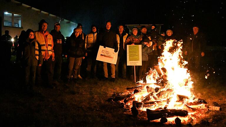 Gegen das geplante Mercosur-Freihandelsabkommen zwischen der EU und südamerikanischen Staaten wurde am Montagabend auch in Stetten protestiert. Gegen das geplante Mercosur-Freihandelsabkommen zwischen der EU und südamerikanischen Staaten wurde am Montagabend auch in Stetten protestiert.