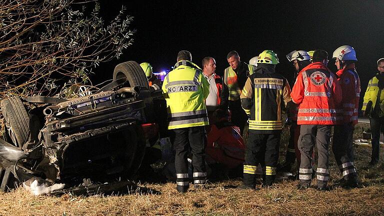 Zwei Menschen starben und zwei wurden schwer verletzt bei einem Unfall zwischen Schönaich und Altenschönbach.