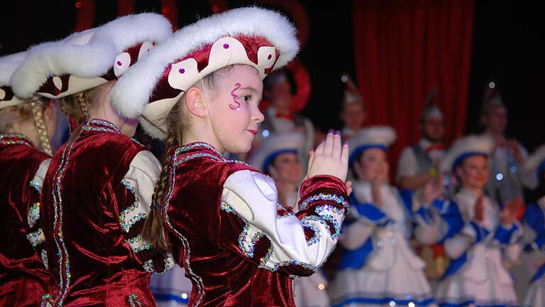 Die kleinen und großen Tanzgruppen überzeugten mit ihren Garde- und Showtänzen.