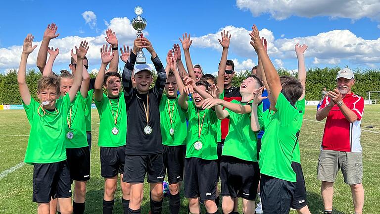 Die JSG Brehmbachtal gewann den Wanderpokal der D-Junioren bei den Hundheimer Jugendtagen. Die JSG Brehmbachtal gewann den Wanderpokal der D-Junioren bei den Hundheimer Jugendtagen.