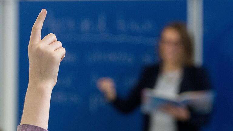 Wenn Kinder sich längere Zeit im Krankenhaus befinden und die Schule nicht besuchen können, verpassen sie Unterrichtsstoff. Am Leopoldina-Krankenhaus gibt es eine Schule für kranke Kinder, die jetzt vergrößert werden soll.