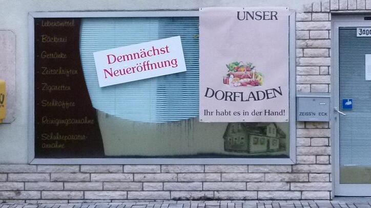 Seit einigen Tagen sorgt das Plakat mit der Aufschrift &bdquo;Demnächst Neueröffnung' im Schaufenster des ehemaligen Zeiss'n Eck für Interesse verschiedener Lebensmittellieferanten.