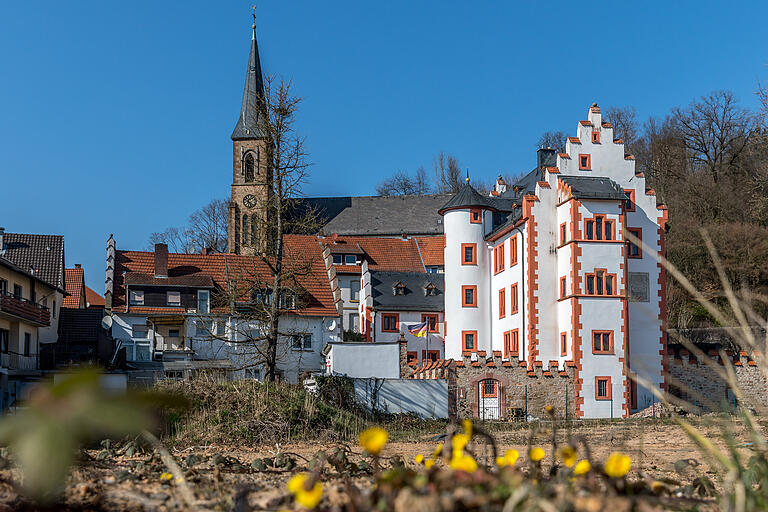 Es ziert das Stadtbild wie kaum ein anderes Gebäude in der Kurstadt - das Huttenschloss im Stadtteil Bad Soden.