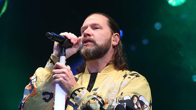 Rea Garvey - Der irischer Sänger und Gitarrist Rea Garvey bei einem Auftritt in Erfurt. Er kommt 2025 nach Bad Kissingen. Rea Garvey - Der irischer Sänger und Gitarrist Rea Garvey bei einem Auftritt in Erfurt. Er kommt 2025 nach Bad Kissingen.